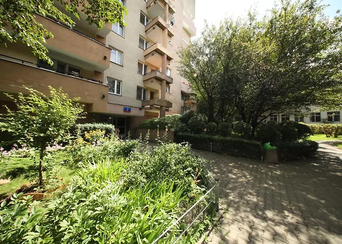 Bronco Apartments